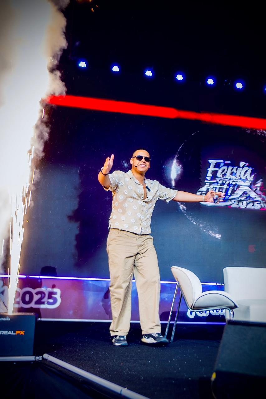 Daniel Parra, fundador de Lifestyle, como ponente en el escenario de la Feria Effix 2025 en Medellín